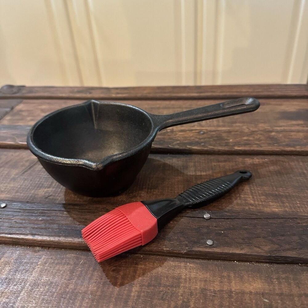 Vintage Lodge Cast Iron Double Spout 1.5 Cups Sauce Pan Melting Pot Made In USA
